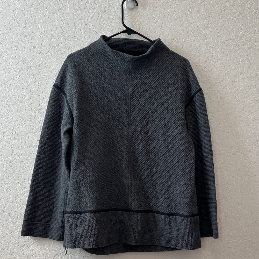 Lululemon On Repeat Mock Neck
Heathered Core Dark Grey